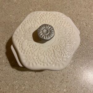 The Pioneer Woman Stoneware Snowflake Cocotte With Lid